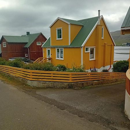 Det lille gule hus Villa Trongisvágur Eksteriør billede
