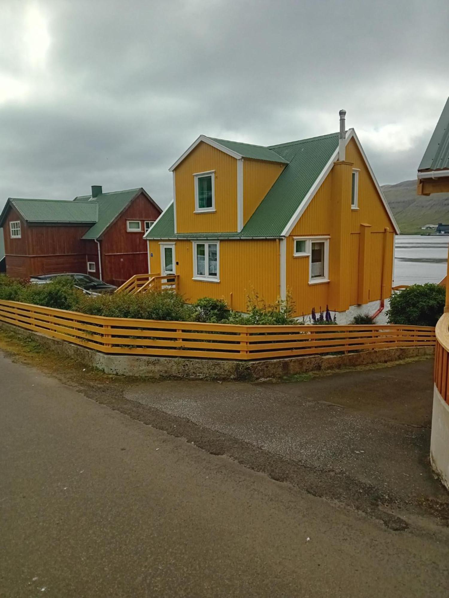 Det lille gule hus Villa Trongisvágur Eksteriør billede